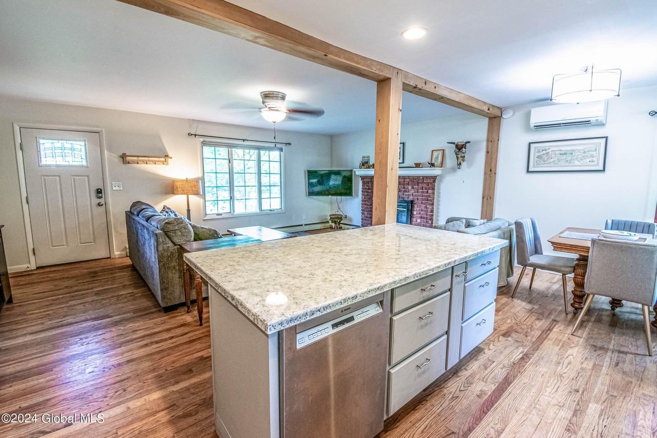 297 W Circular St - Photo 2 of 22