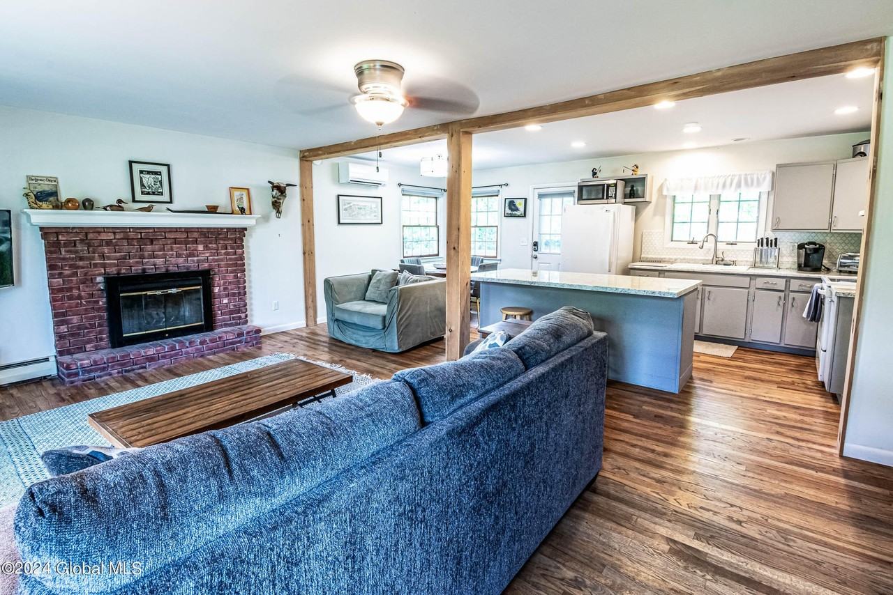 297 W Circular St - Photo 3 of 22