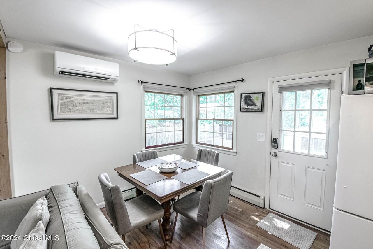 297 W Circular St - Photo 6 of 22