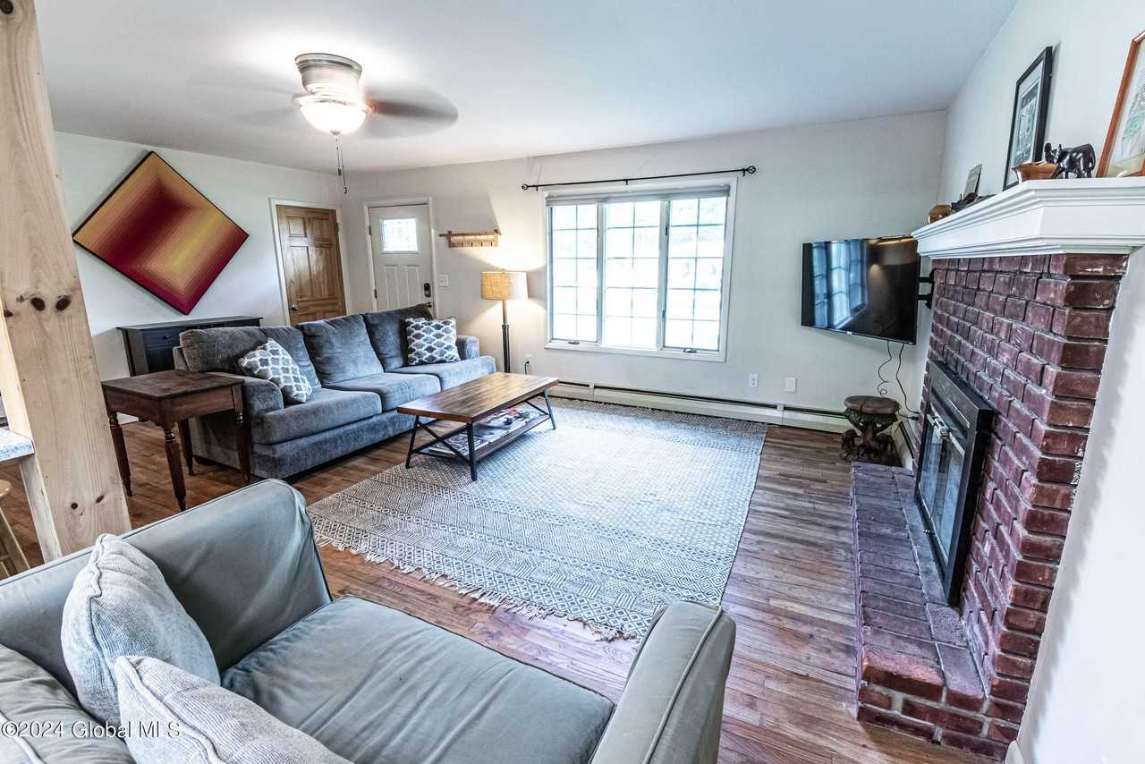 297 W Circular St - Photo 7 of 22