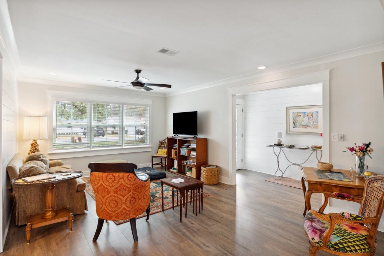 31 Farmfield Ave - Photo 4 of 36