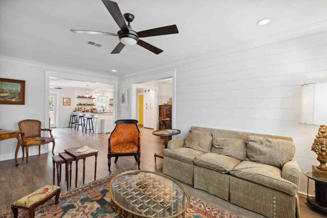 31 Farmfield Ave - Photo 5 of 36