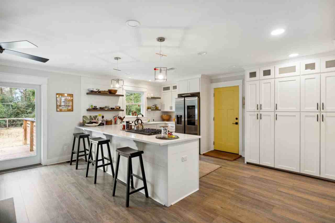 31 Farmfield Ave - Photo 7 of 36