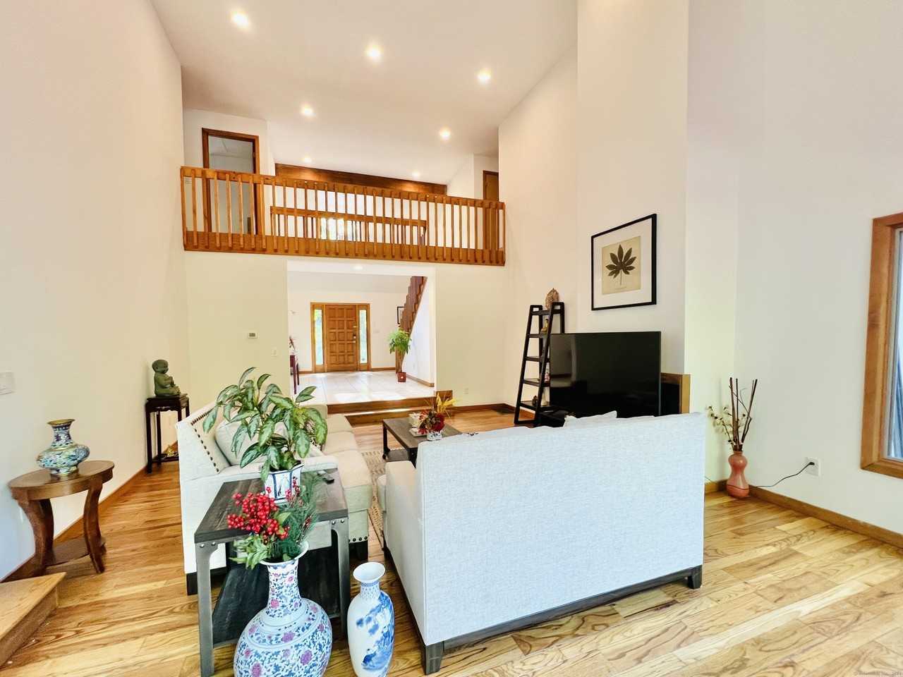 314 Erskine Rd - Photo 6 of 29