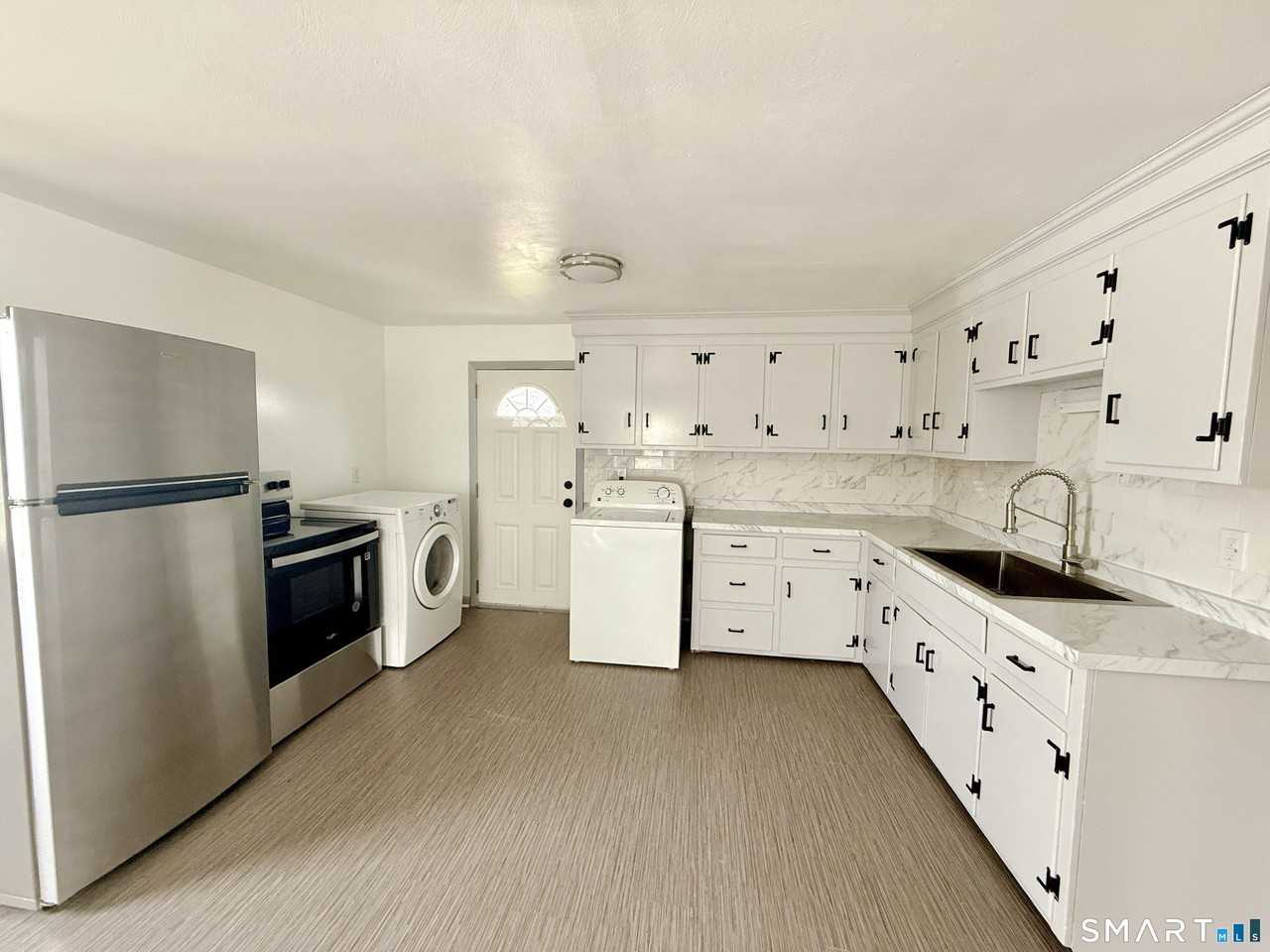 91 Enright St - Photo 2 of 8