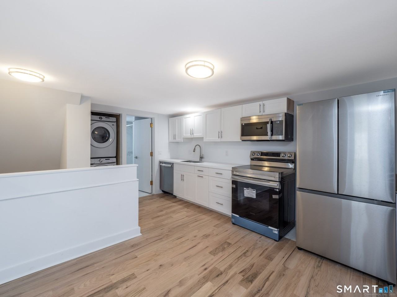 523 Danbury Rd Apt D - Photo 4 of 17