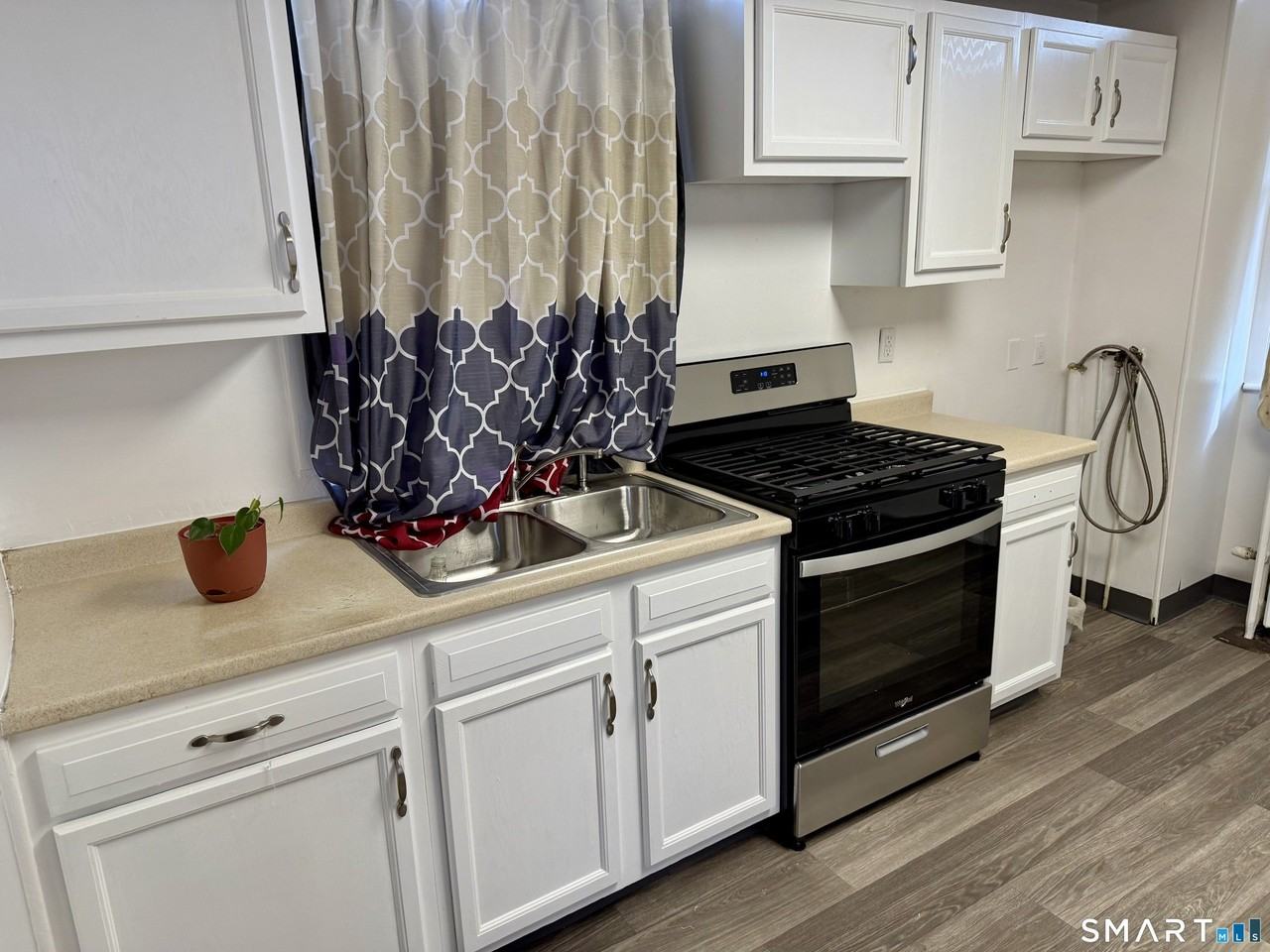 185 Grove St - Photo 2 of 12