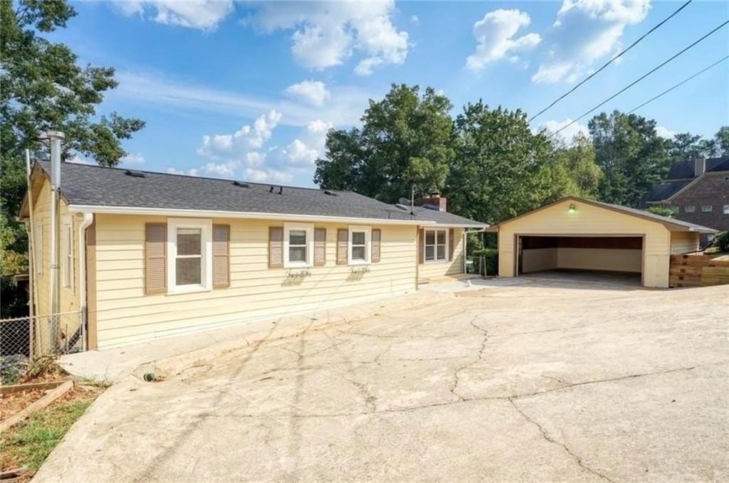 6163 Lake Lanier Heights Rd - Photo 4 of 26