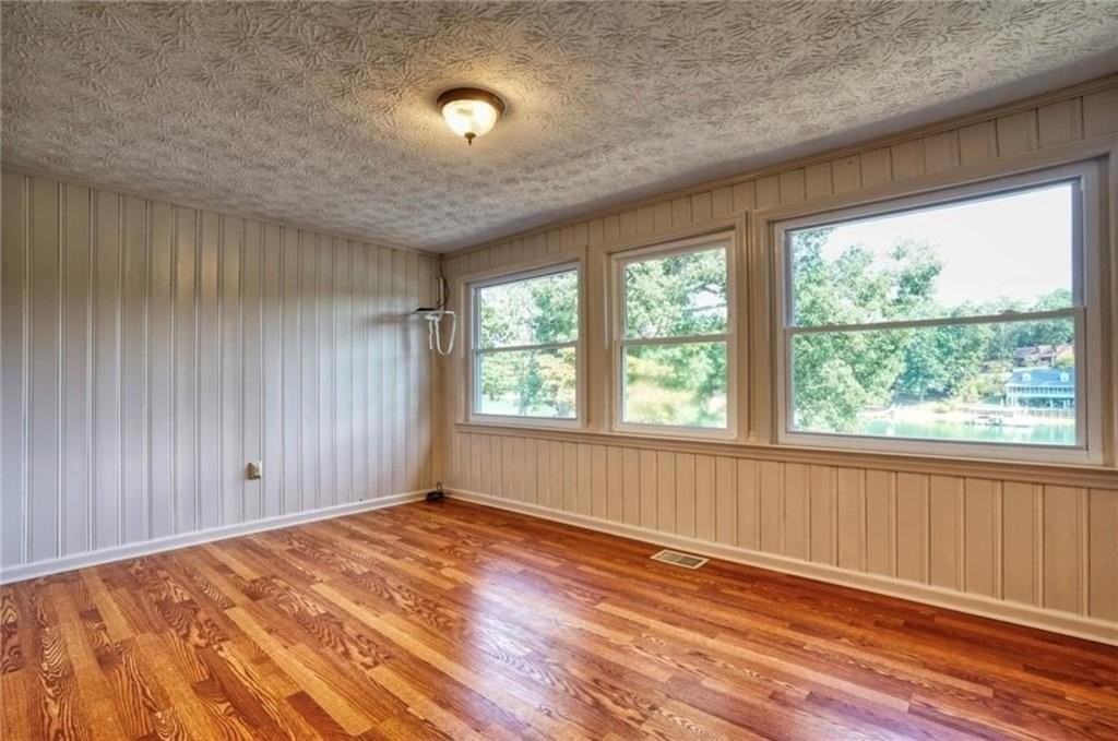 6163 Lake Lanier Heights Rd - Photo 7 of 26