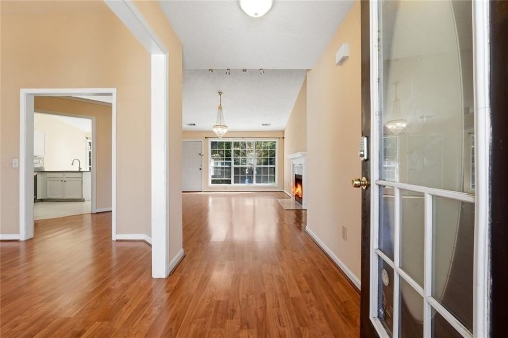 2600 Avalon Pl - Photo 3 of 25