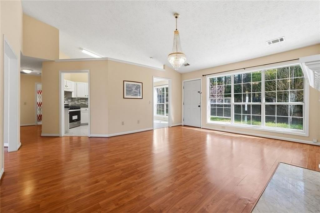 2600 Avalon Pl - Photo 5 of 25