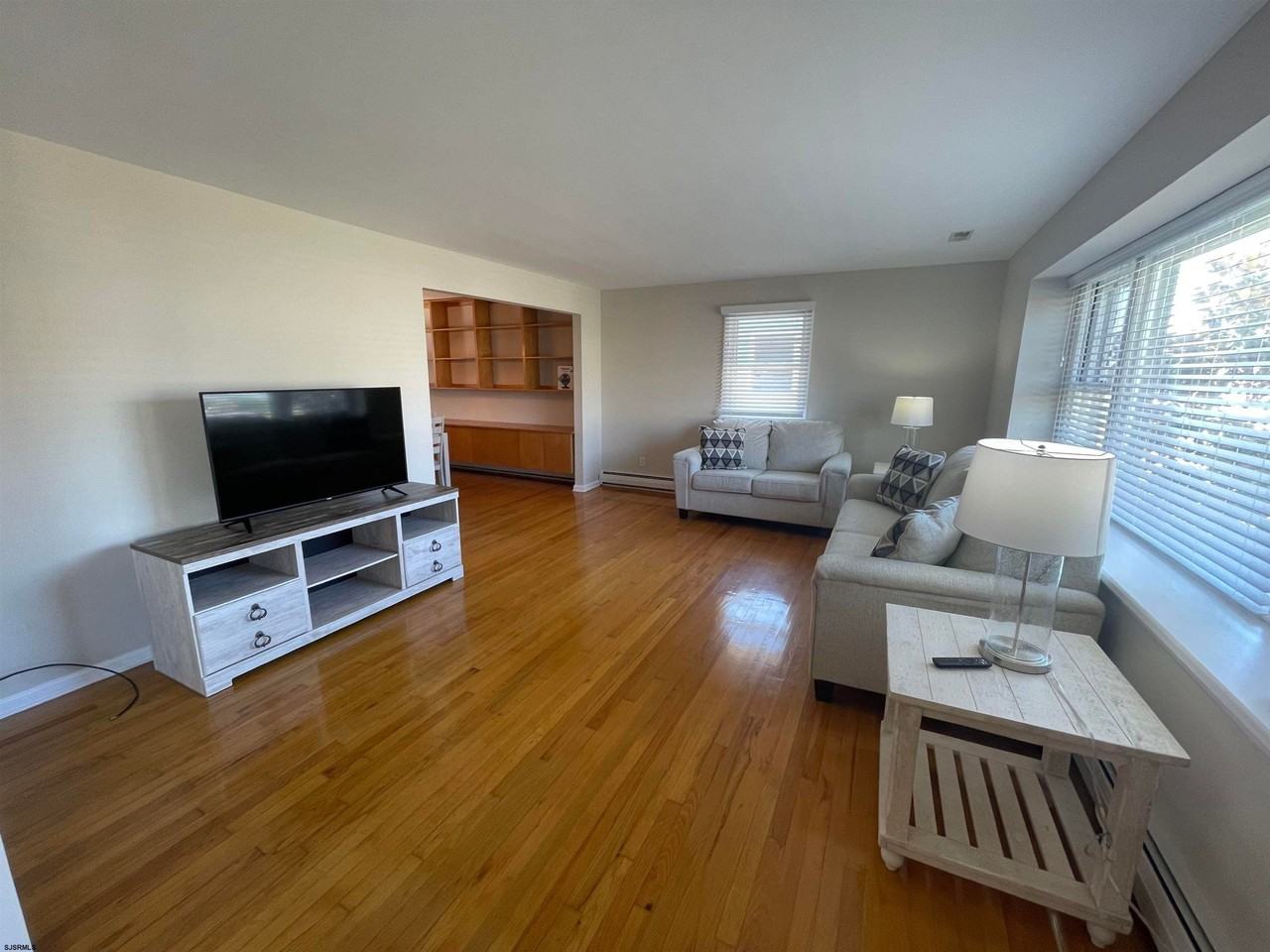 8104 Marshall Ave - Photo 4 of 20