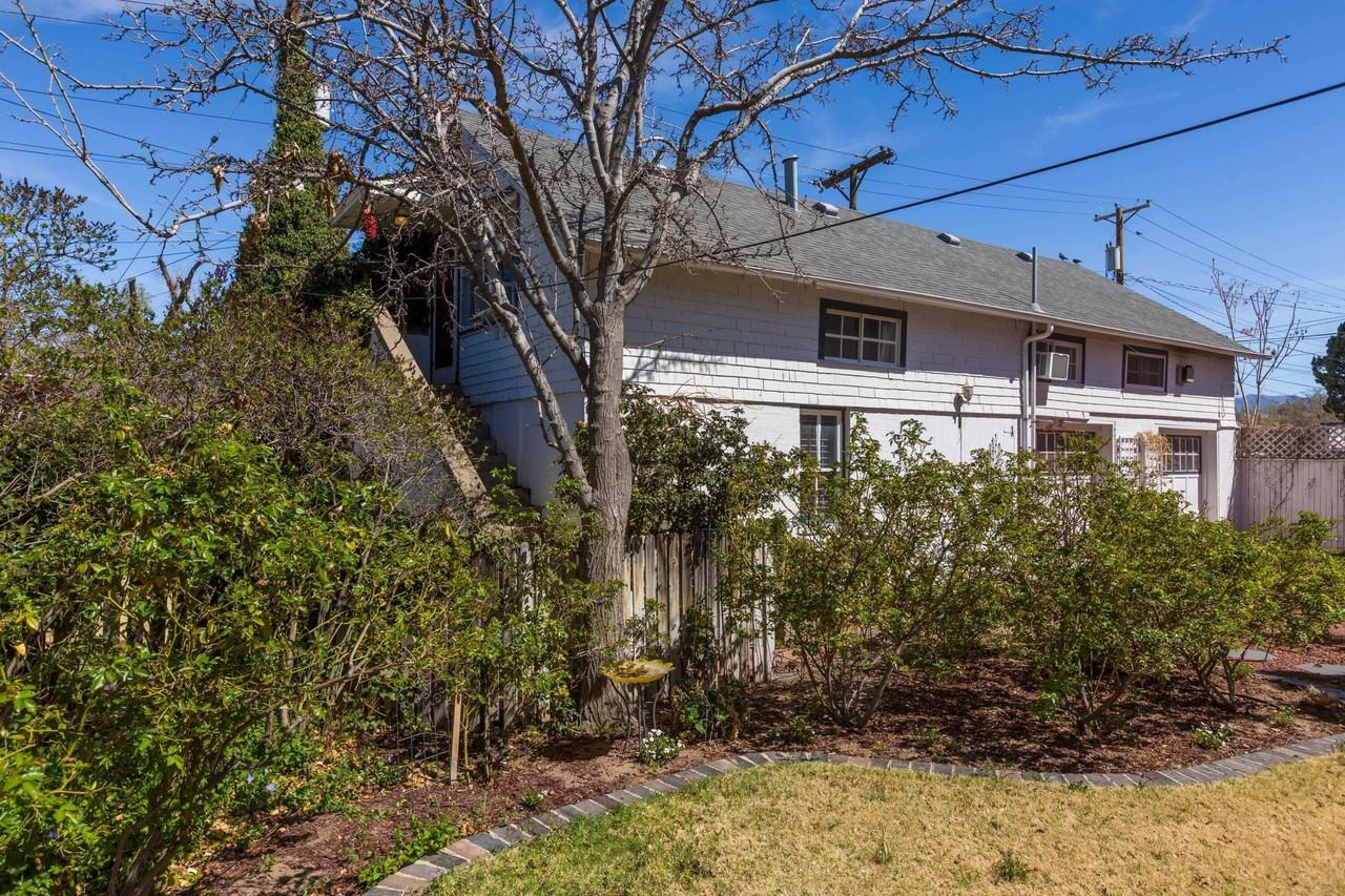 1119 Tijeras Ave Nw - Photo 2 of 23