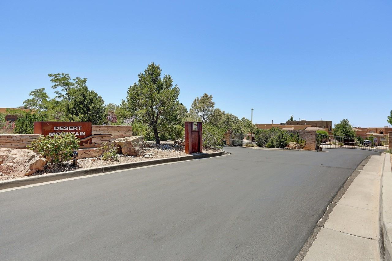 6215 Goldfield Pl Ne - Photo 2 of 31