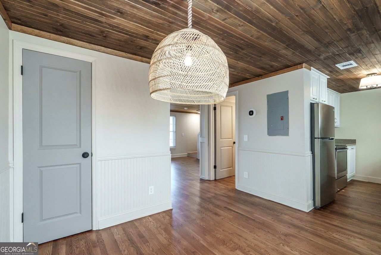 384 Arrowhead Trl Apt 2 - Photo 7 of 41