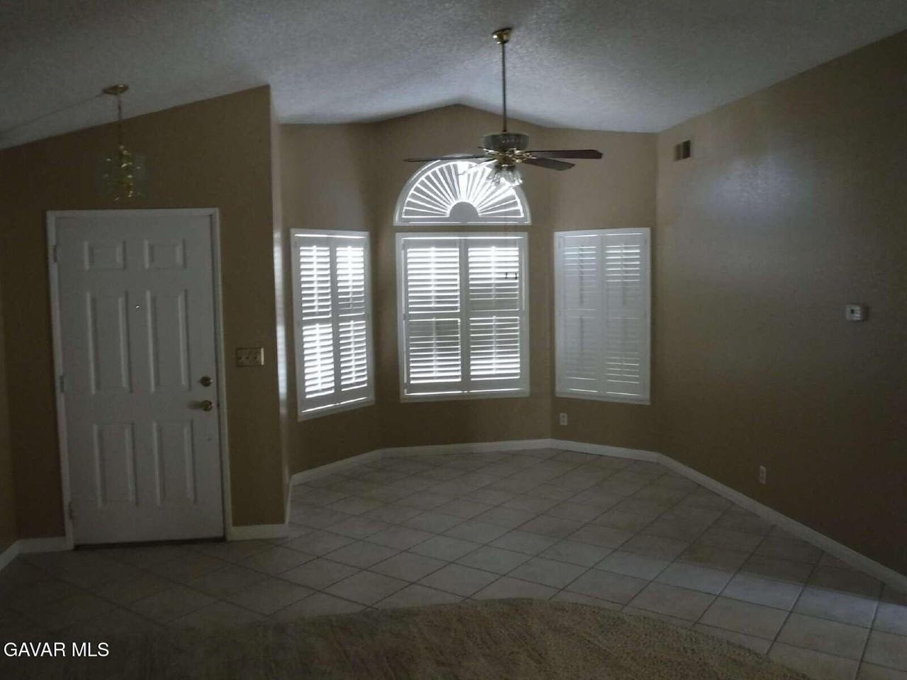 37437 Conifer Dr - Photo 2 of 7