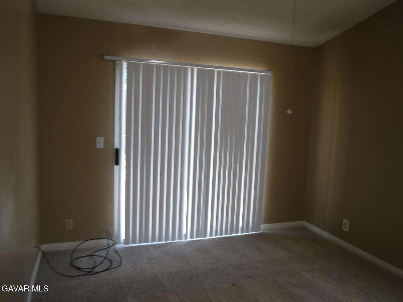 37437 Conifer Dr - Photo 3 of 7