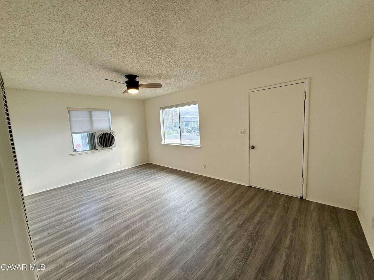 44411 Kingtree Ave - Photo 4 of 8