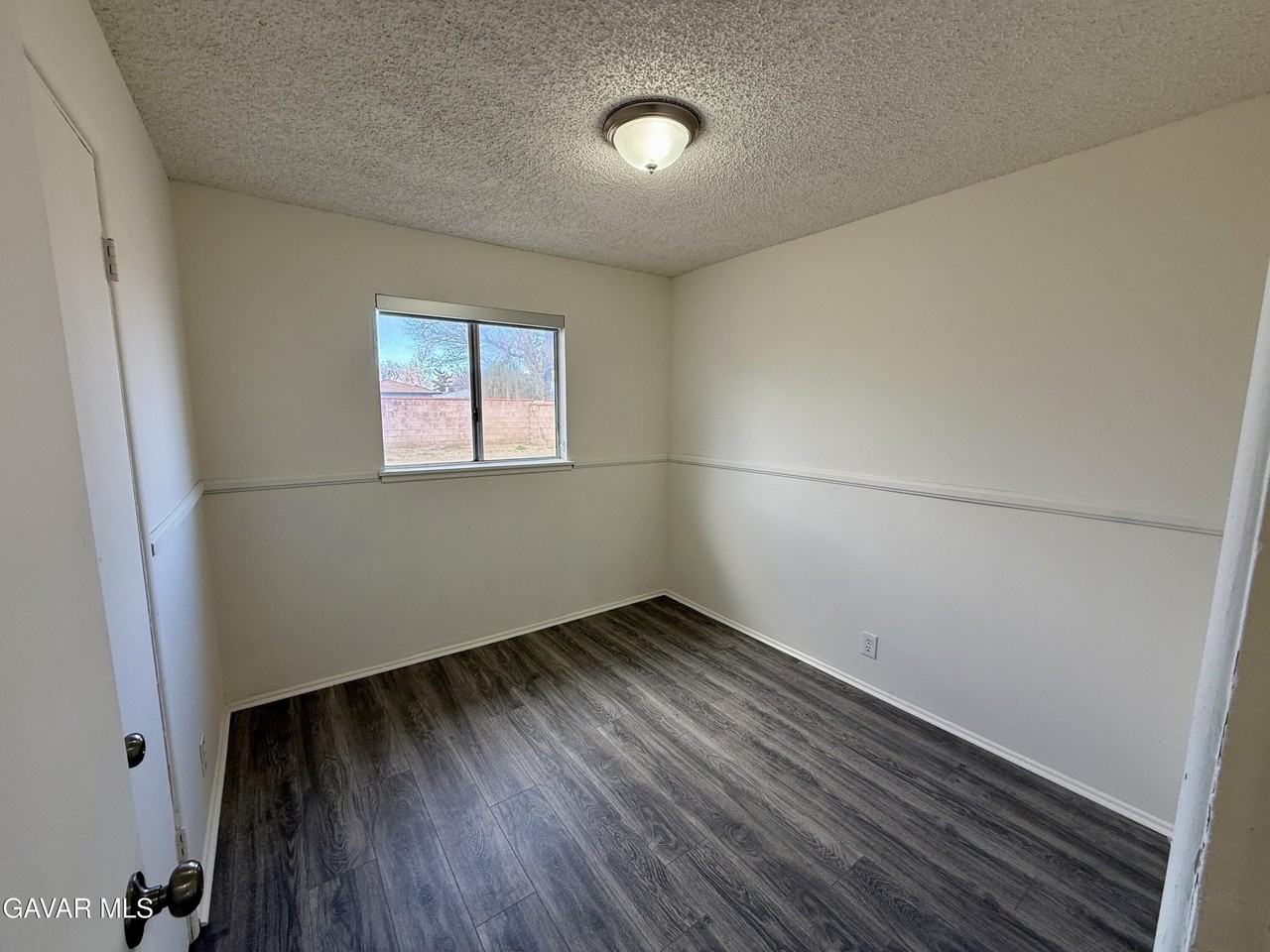 44411 Kingtree Ave - Photo 7 of 8