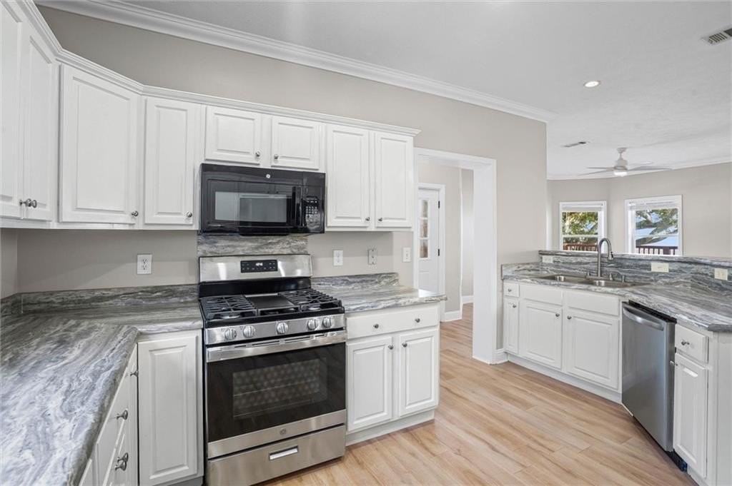 3917 Bay Front Rd - Photo 6 of 23