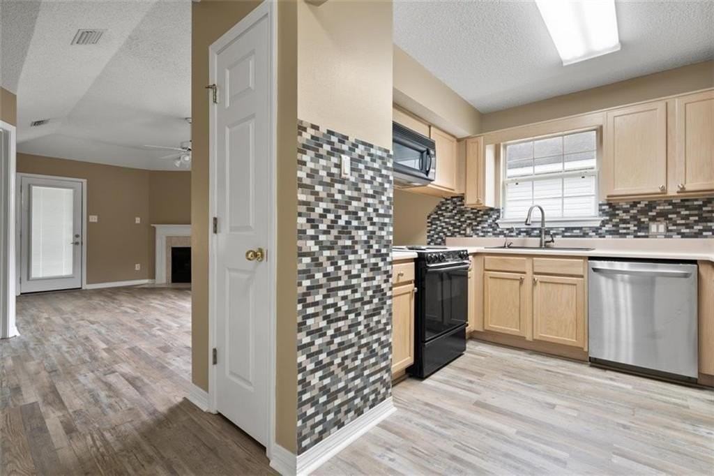 668 Willow Pointe Dr - Photo 3 of 10