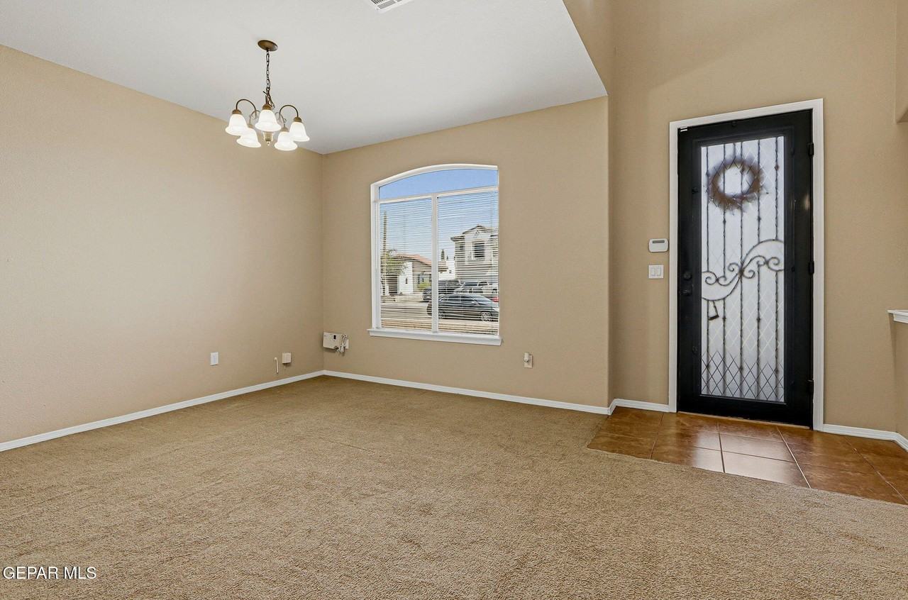 3165 Sarina Cir - Photo 5 of 39