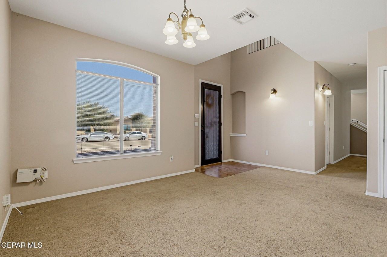 3165 Sarina Cir - Photo 7 of 39