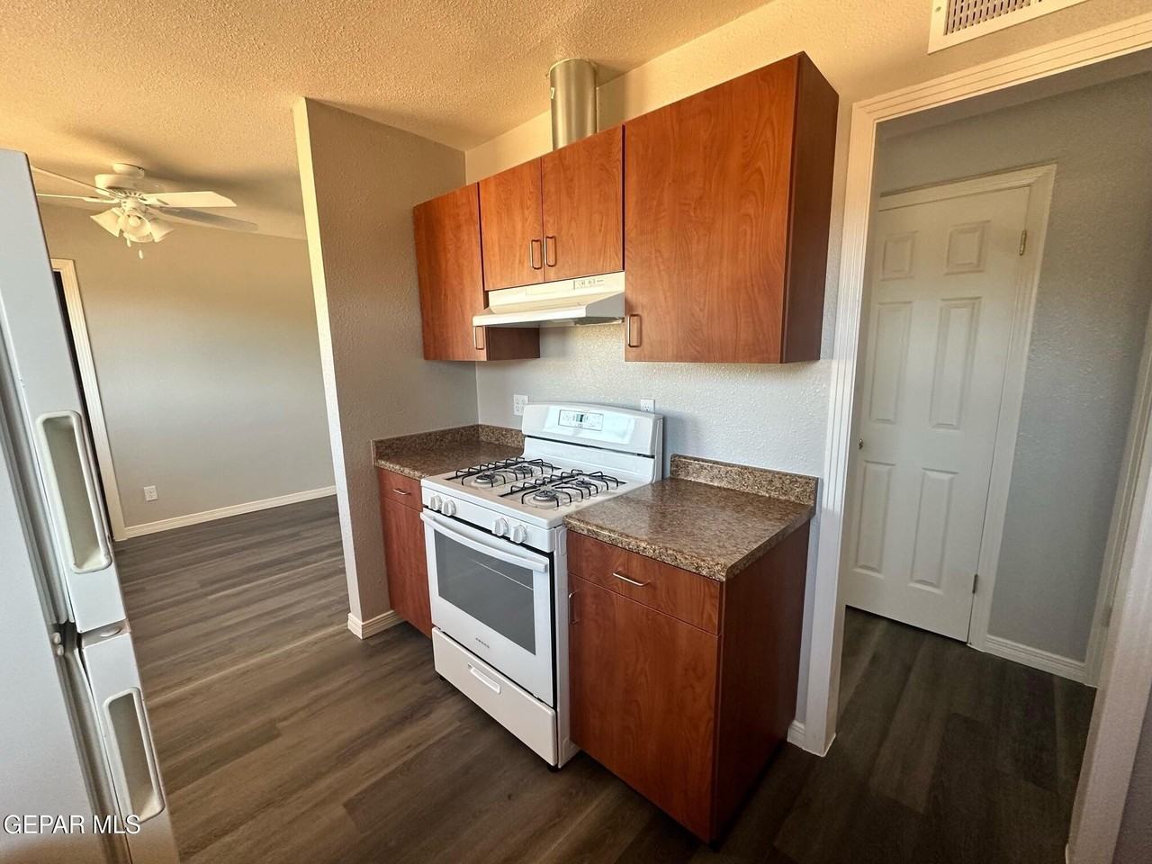 9315 Raleigh Dr - Photo 5 of 14