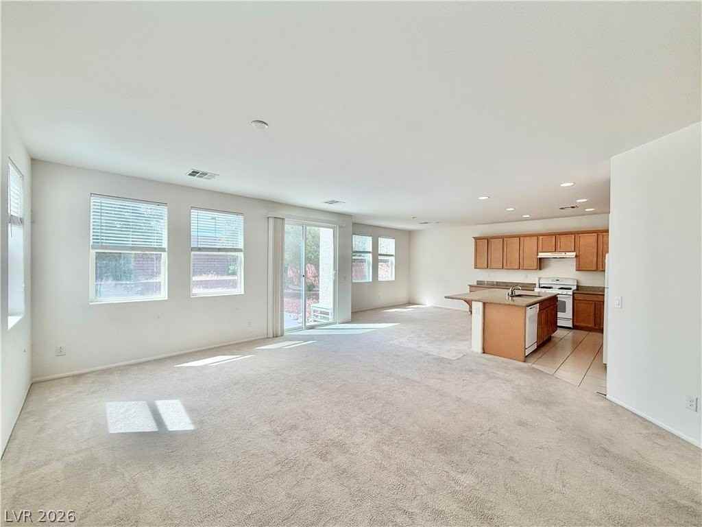 10069 Pacific Peak St - Photo 4 of 23