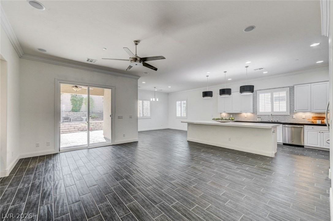 933 Everest Peak Ave - Photo 3 of 48