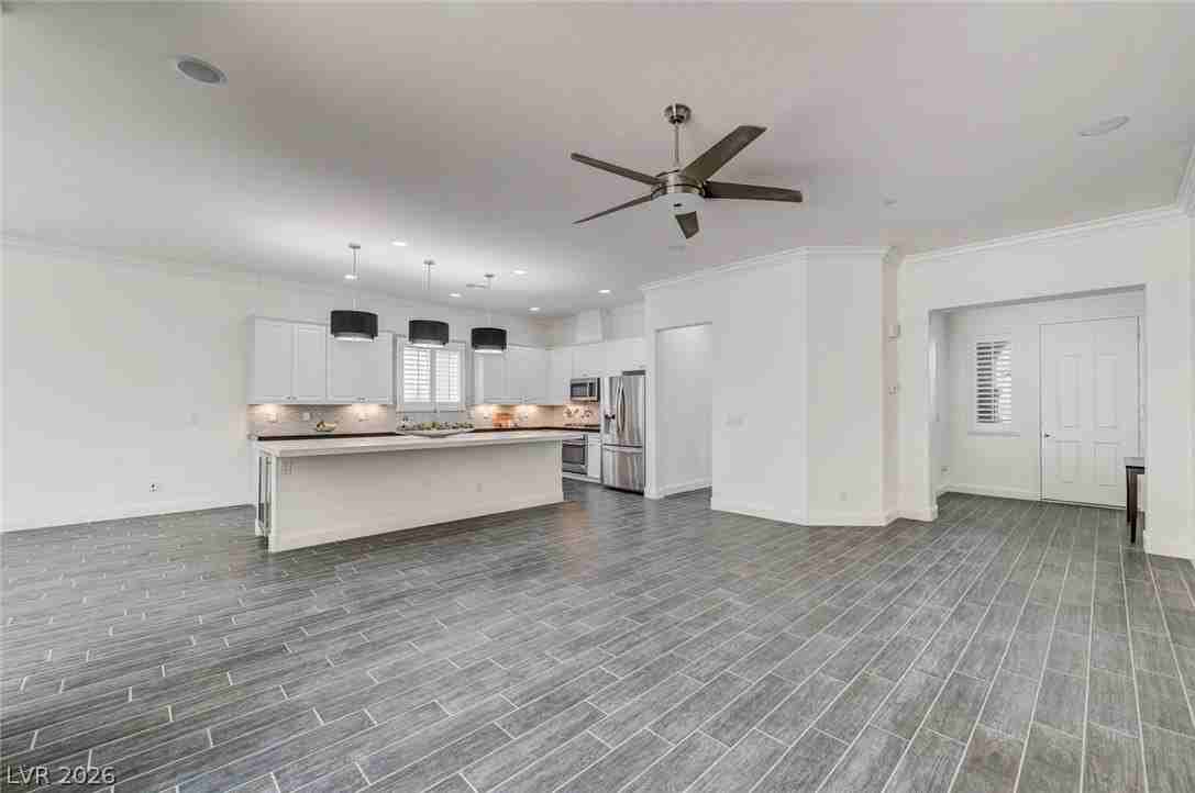 933 Everest Peak Ave - Photo 4 of 48