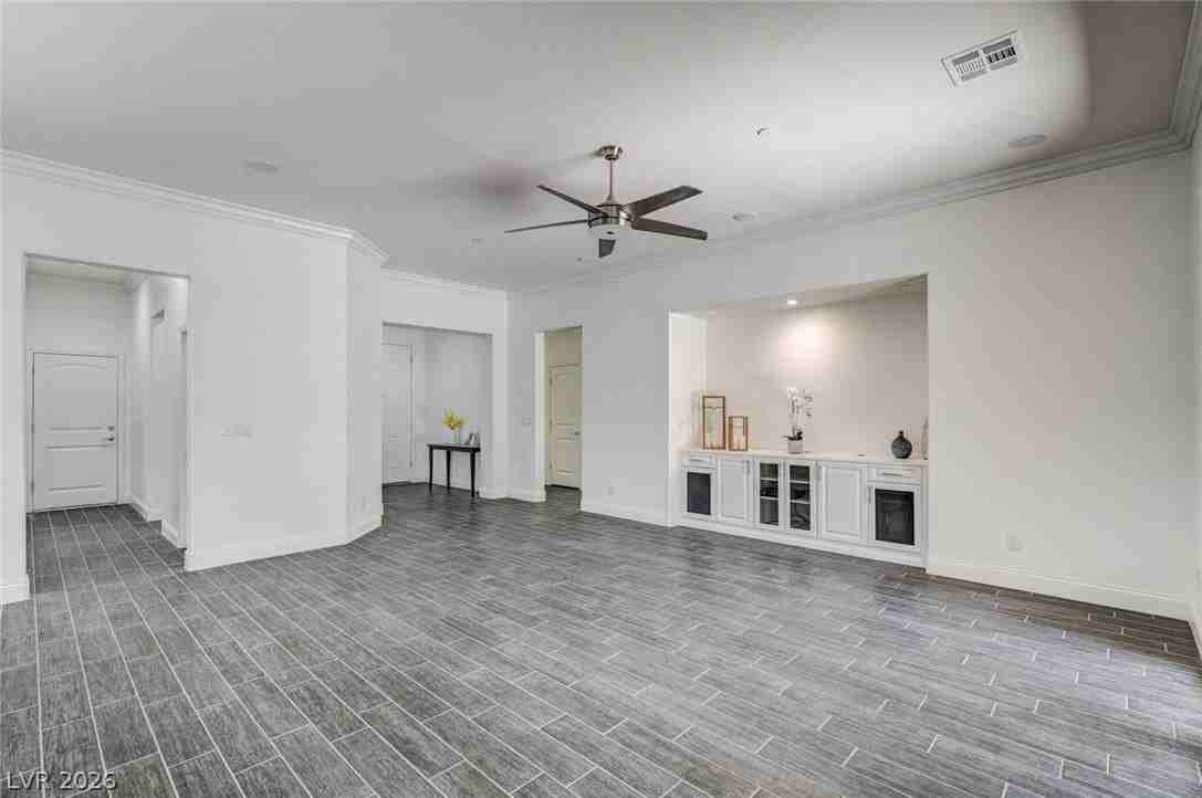 933 Everest Peak Ave - Photo 5 of 48