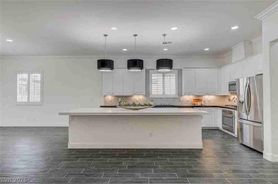 933 Everest Peak Ave - Photo 7 of 48