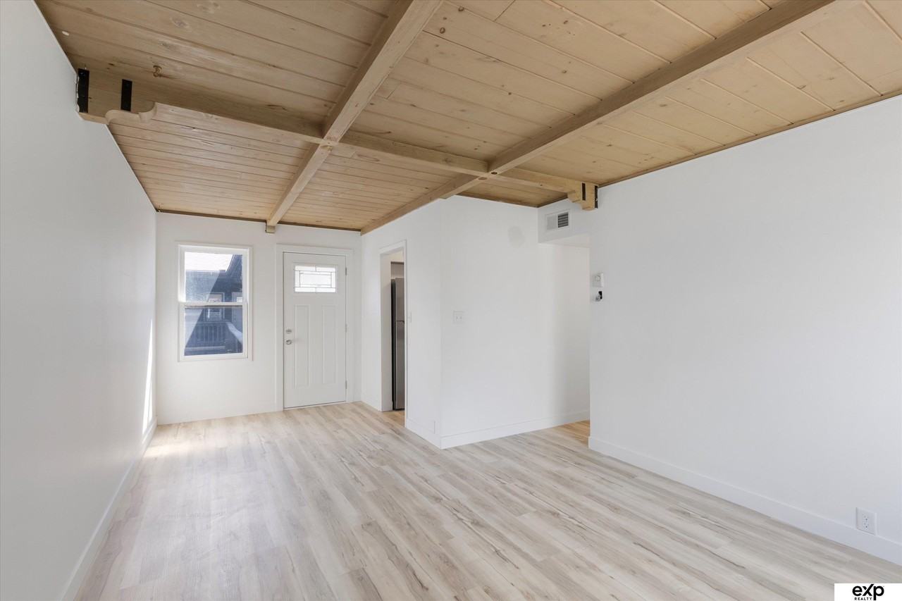 1635 E St - Photo 2 of 16