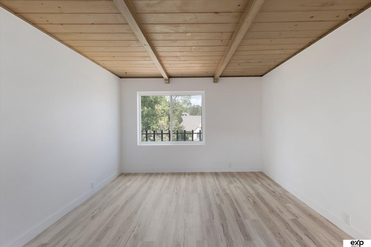 1635 E St - Photo 5 of 16