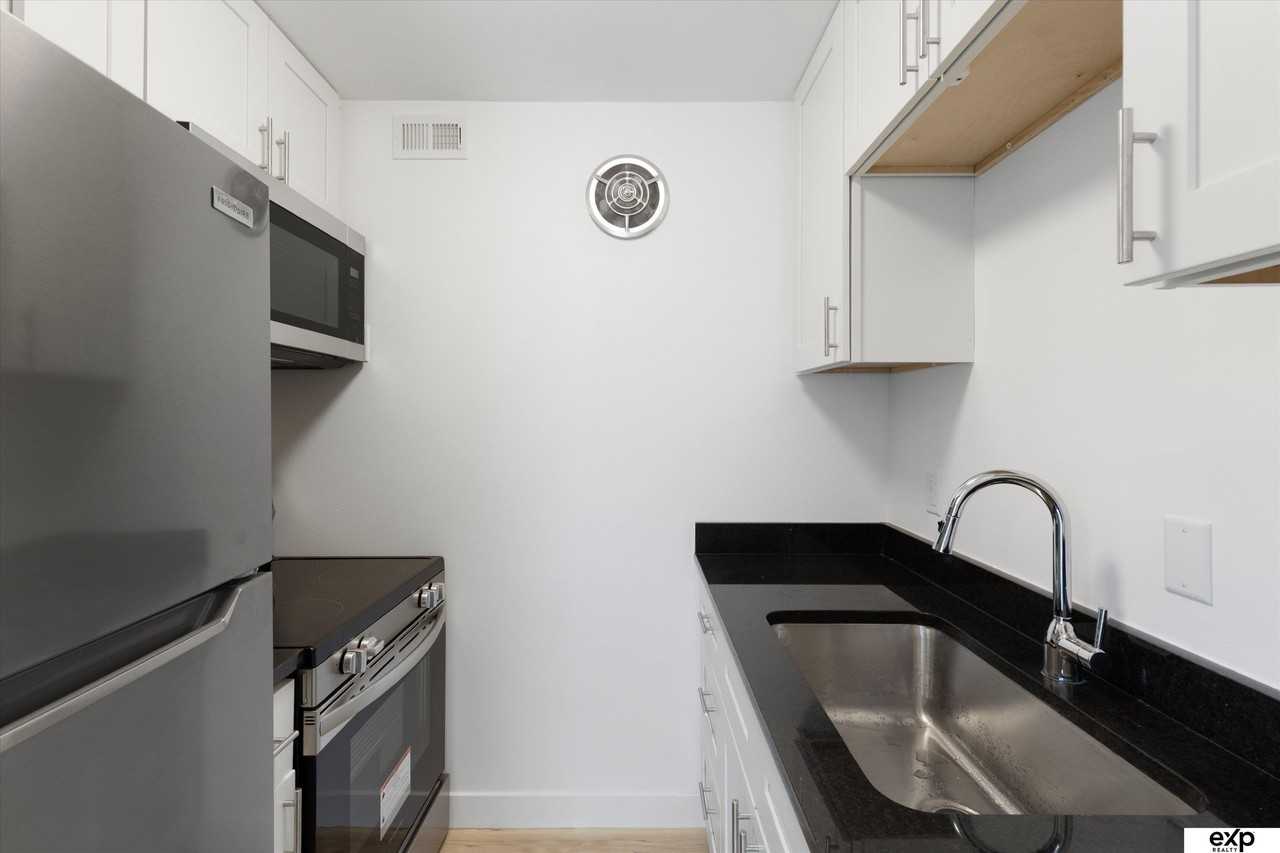 1635 E St - Photo 7 of 16