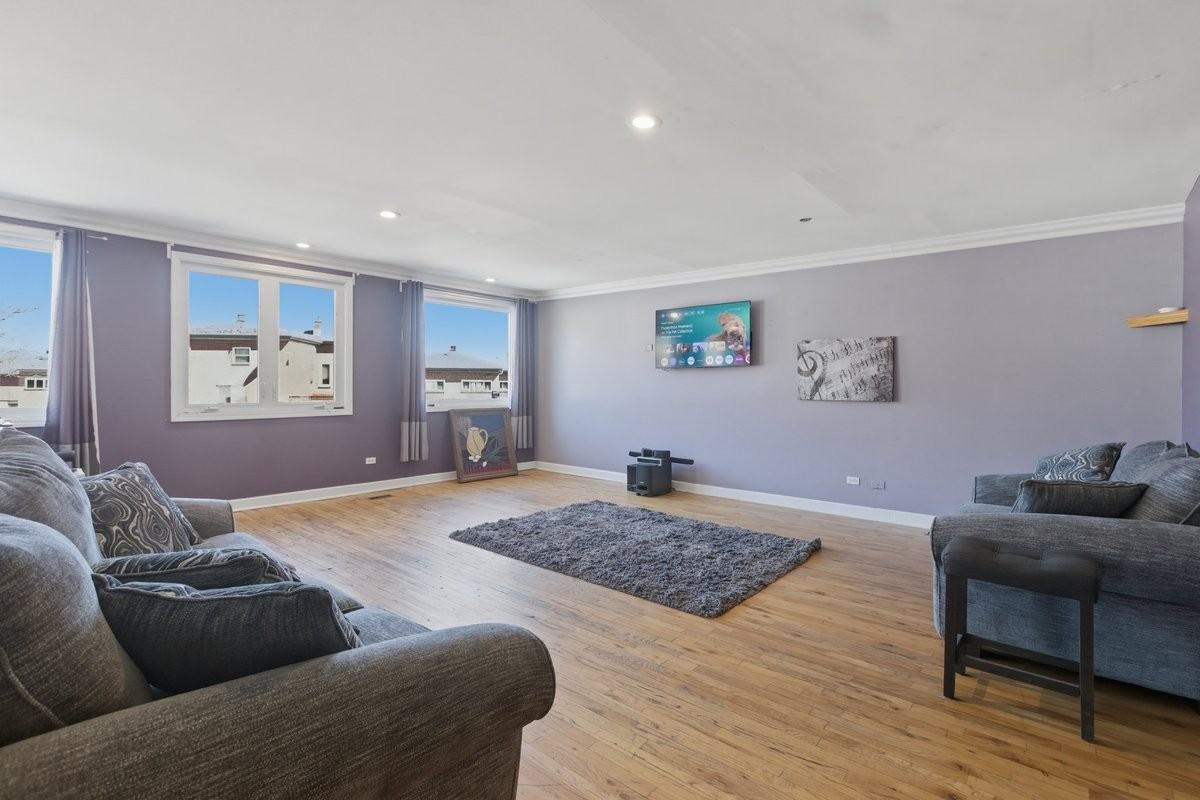 1050 N Milwaukee Ave #2 - Photo 2 of 10