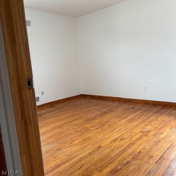 183 Laurel Ave - Photo 3 of 19