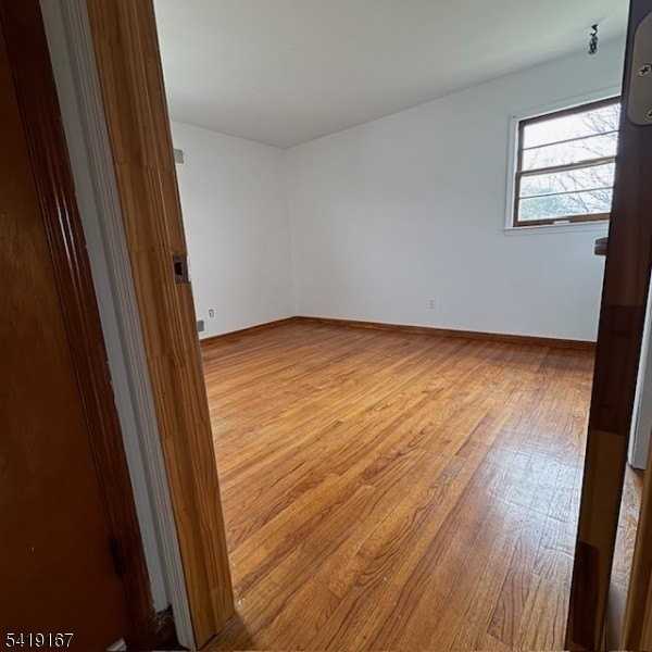 183 Laurel Ave - Photo 4 of 19