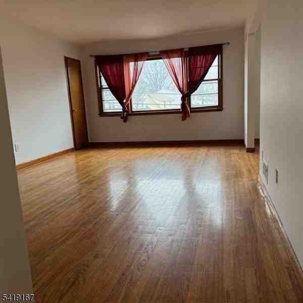 183 Laurel Ave - Photo 6 of 19