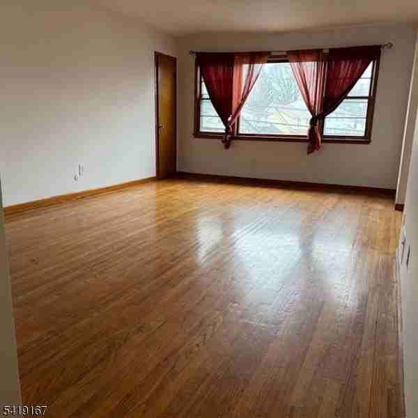 183 Laurel Ave - Photo 7 of 19