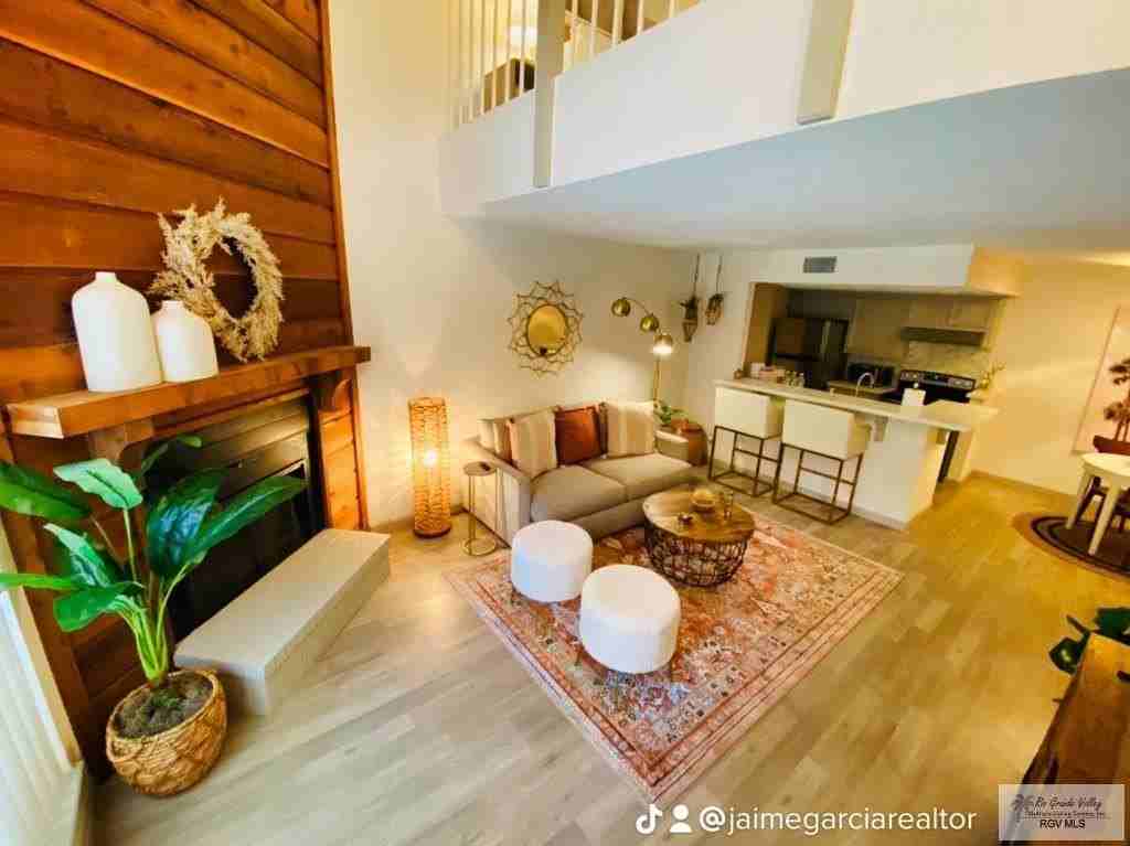 95 Poinciana Dr