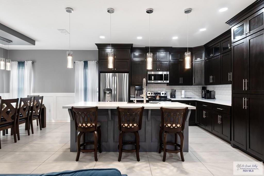 7180 Dominica Dr - Photo 4 of 33