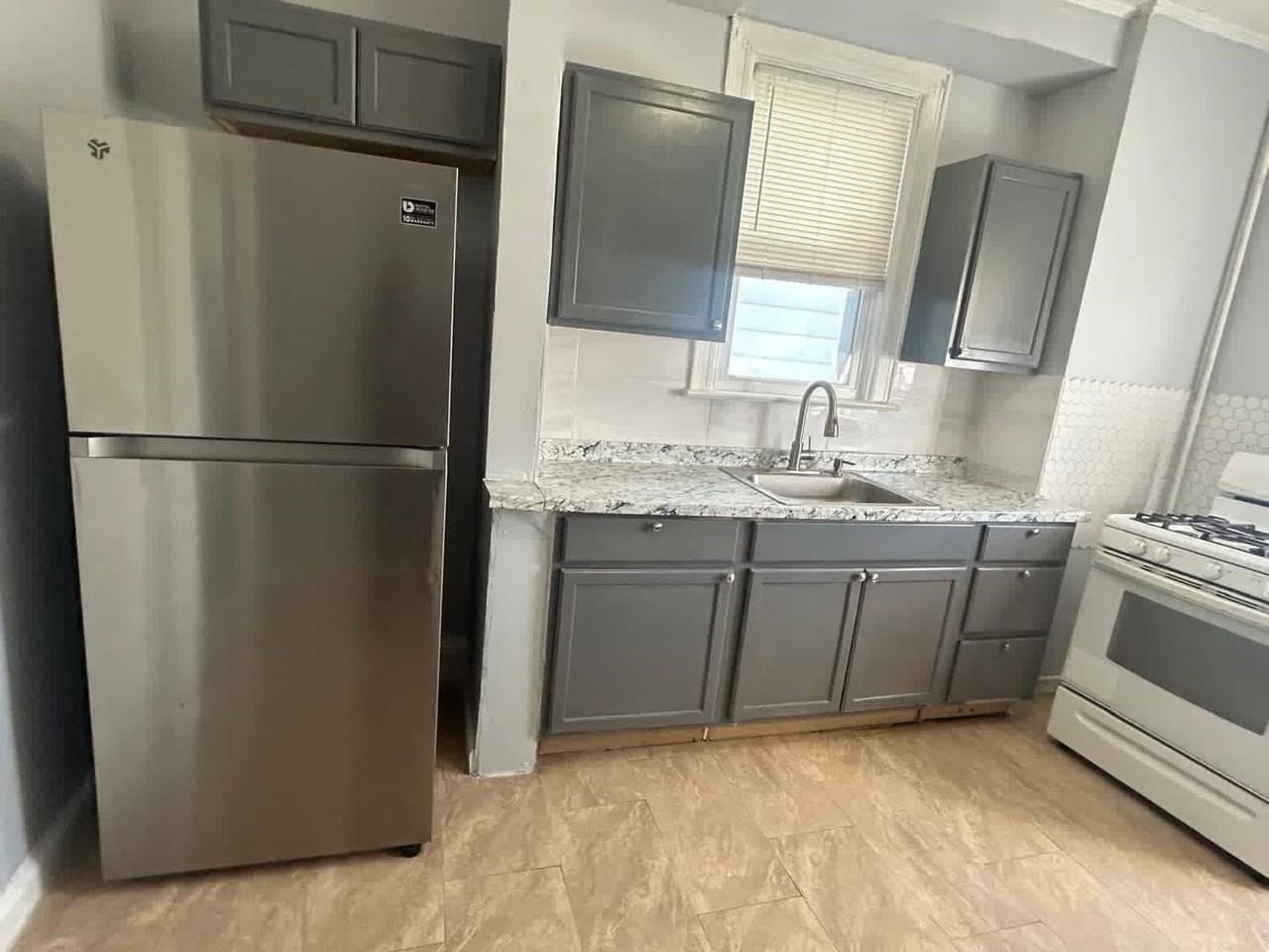 329 Columbia Ave #1stFL - Photo 4 of 11