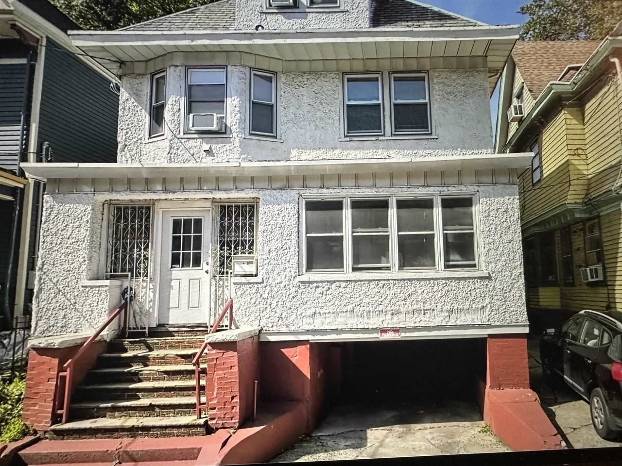 163 Jewett Ave - Photo 4 of 31