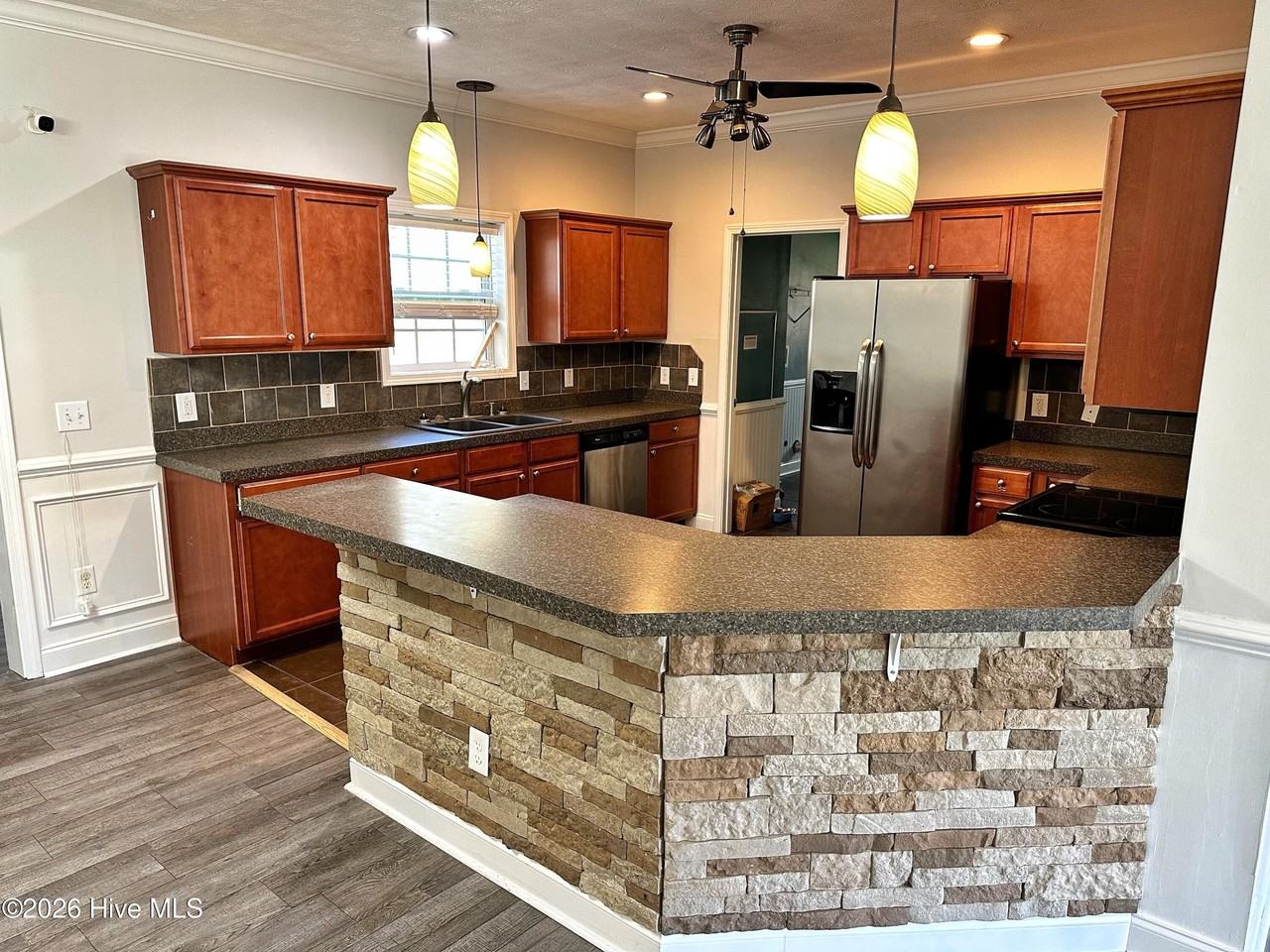 103 Meadowview Rd - Photo 7 of 34