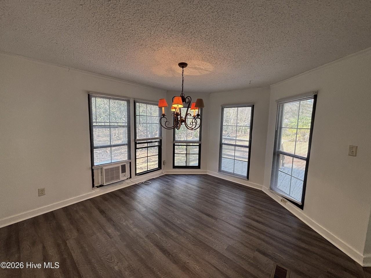 649 Beachwood Dr Se - Photo 5 of 20