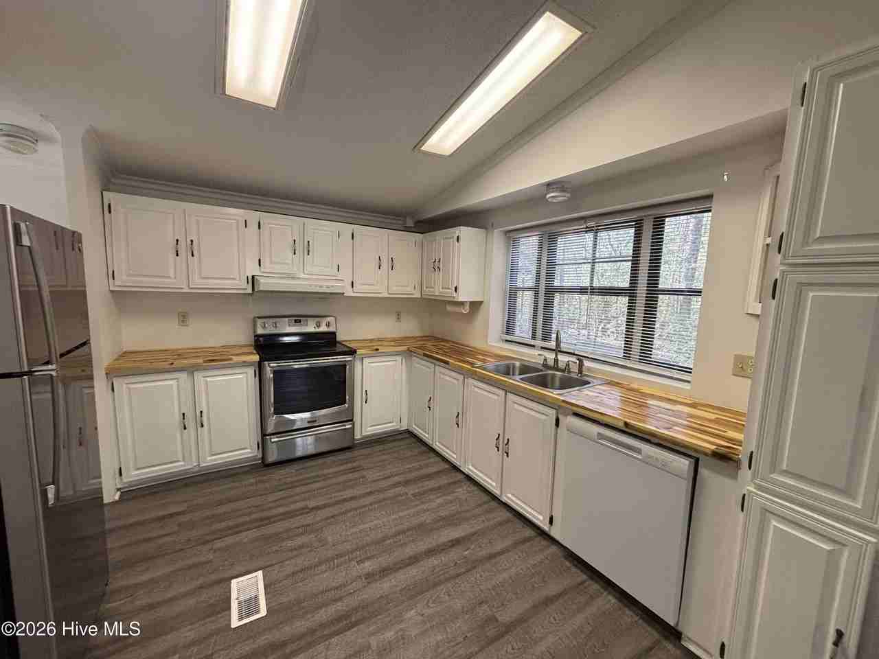 649 Beachwood Dr Se - Photo 6 of 20