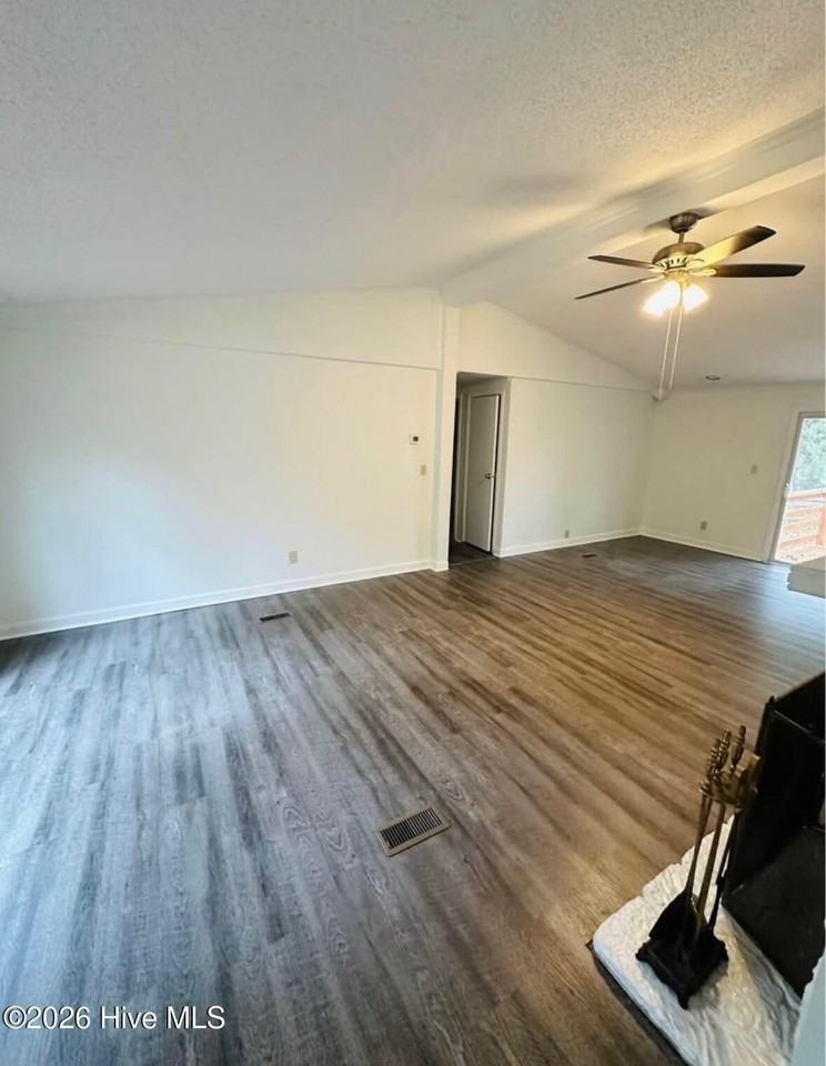 649 Beachwood Dr Se - Photo 7 of 20