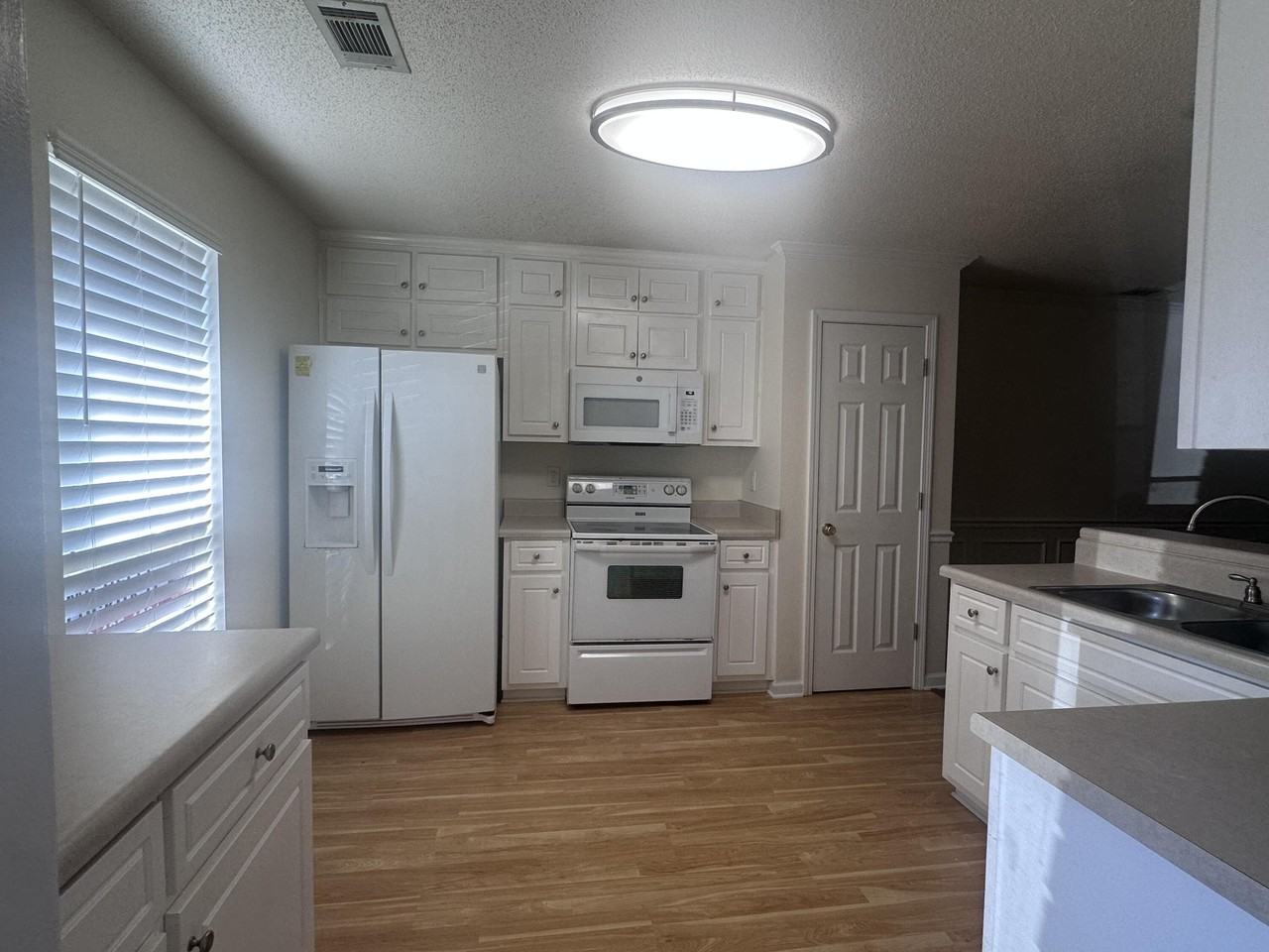 108 Harvestwood Dr - Photo 2 of 13